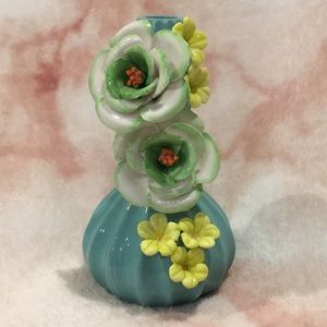 “Blooming Bright” Ceramic Bud Vase 3D ceramic Flowers NWOT 4”x6.5” Handcrafted